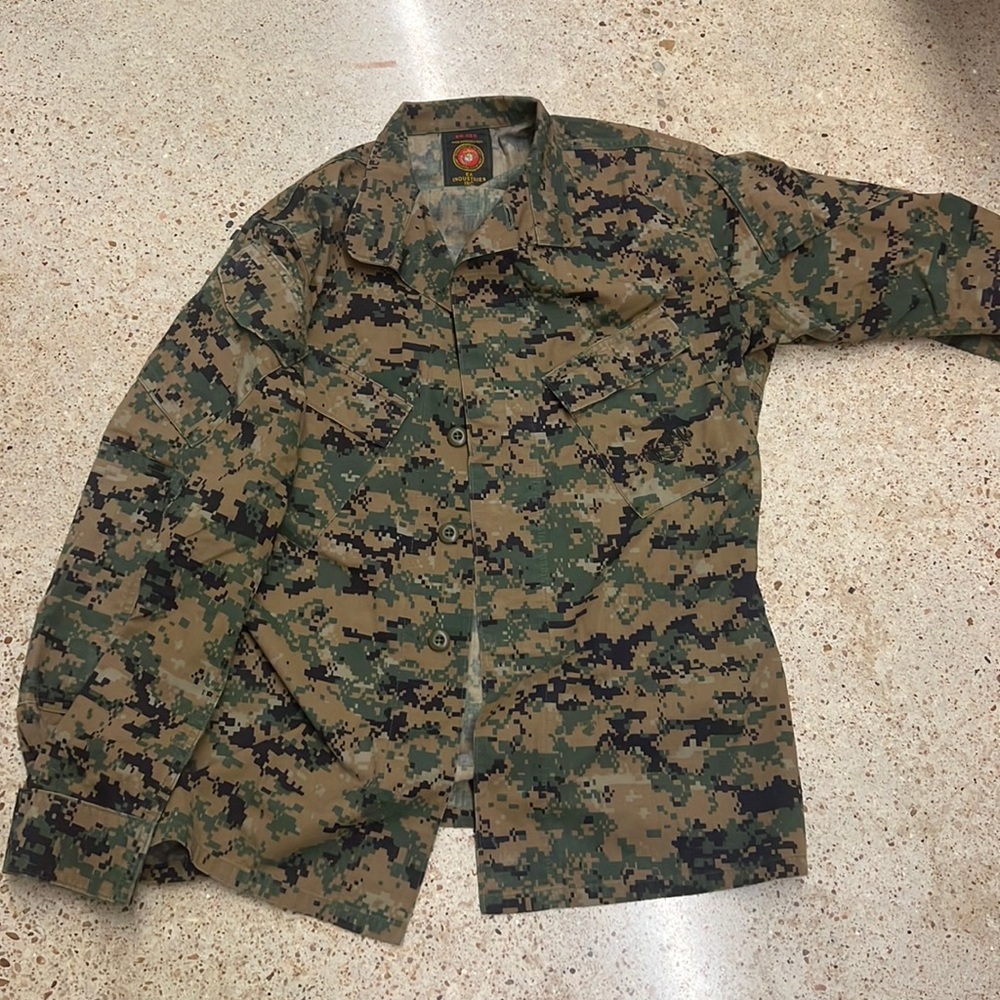 Military light outerwear